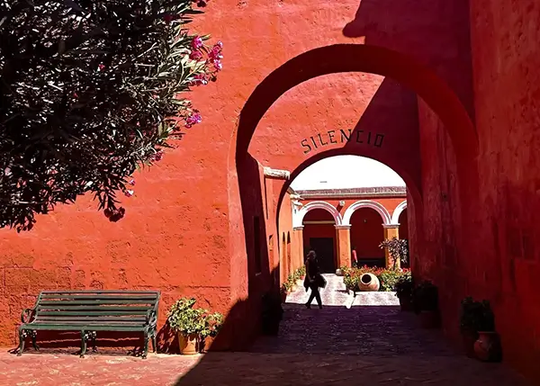 Read more about the article City tour Arequipa: Santa Catalina y San Lázaro
